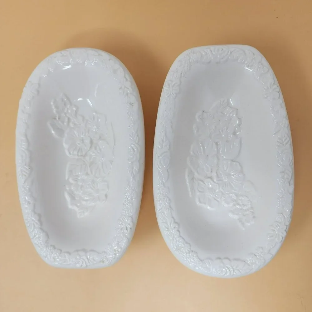 Set Of 2 White Ceramic Floral Soap‎ Dishes With Embossed Design Bathroom Decor